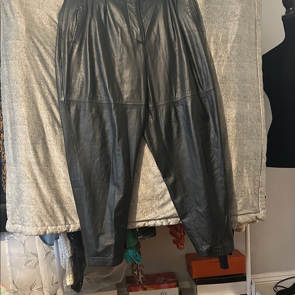 Women's Black Leather Cropped Pants